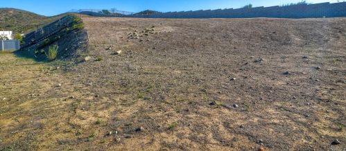 1833 Sugarbush Dr, Vista CA 92084 exterior