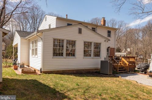 6705 Little Ann Ct, Springfield VA  22152-2629 exterior