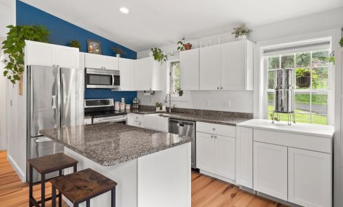 2 Bioteau Dr, South Hampton, NH