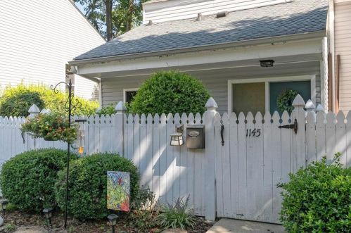 1145 Roselawn Ln, Marietta, GA 30067-6611