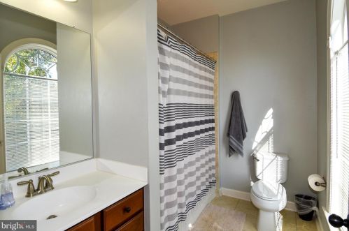 16534 Louisville Pl, Woodbridge VA  22191-4452 exterior