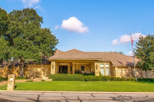 1111 Pebble Beach Dr, Midlothian TX  76063-2645 exterior