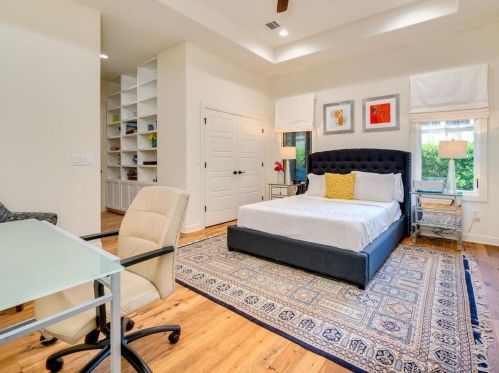 3907 Bailey Ln, Austin TX  78756-3911 exterior