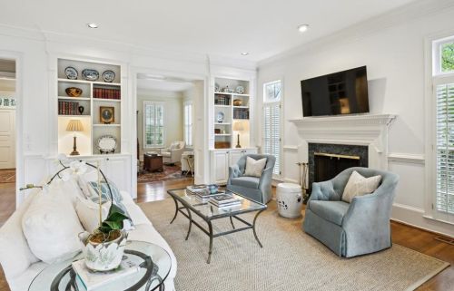 1041 Farmington Ln, Atlanta GA  30319-2811 exterior