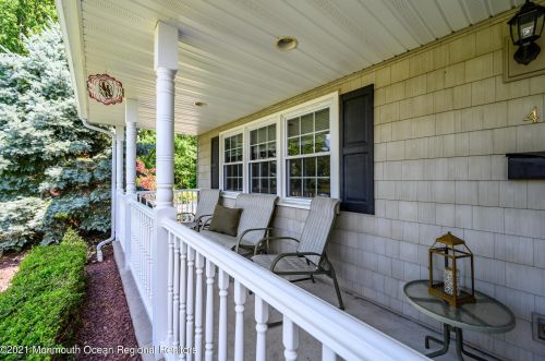 4 Kim Ct, Hazlet, NJ 07730-1917
