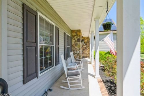 4 Wingover Farm Ct, Flemington, NJ 08822-4545