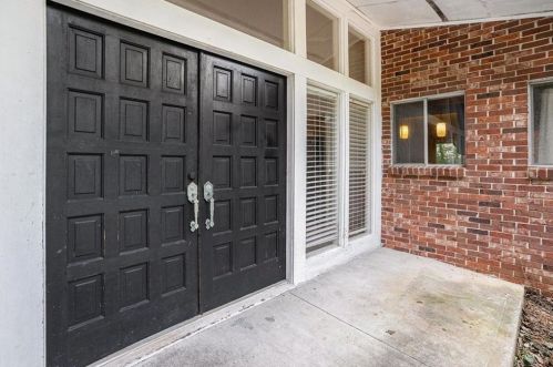 578 Hawkeye Dr, Stone Mountain, GA 30083-3102