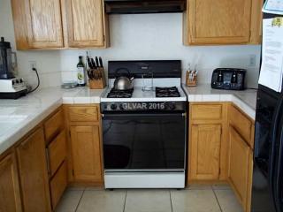 151 Kachina Dr, Henderson NV  89074-0964 exterior