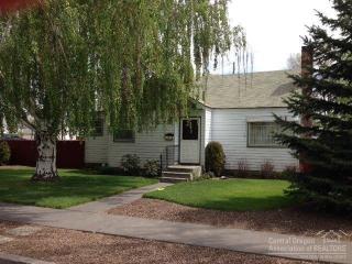 546 8th St, Eagle Crest, OR 97756-1607