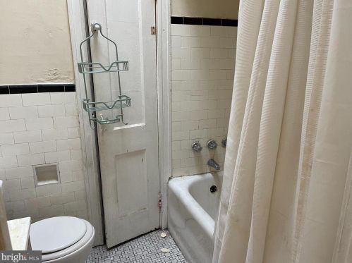 1607 Chelten Ave, Philadelphia PA 19126-3523 exterior