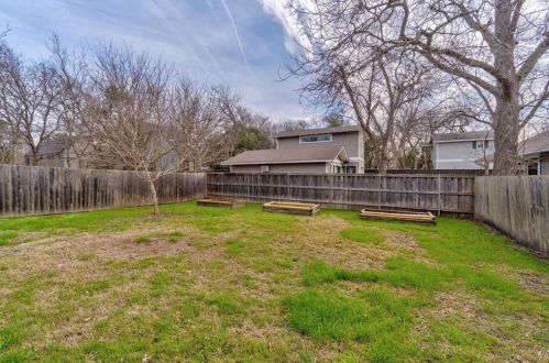 4905 Duval St, Austin TX 78751-2536 exterior