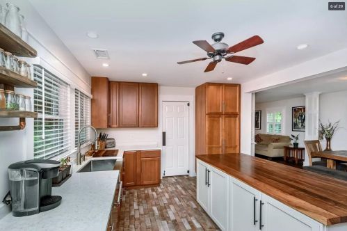 1340 Pocahontas St, Mount Pleasant SC  29464-4421 exterior