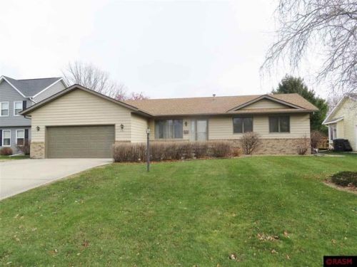 221 Wadsworth Dr, Mankato, MN 56001-6604