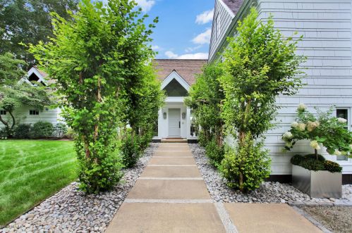 1 Partridge Hollow Rd, Greenwich CT  06831-2662 exterior