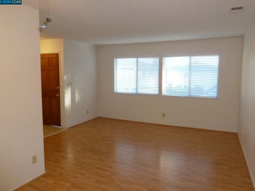 1072 Mohr Ln, Concord, CA 94518-4098