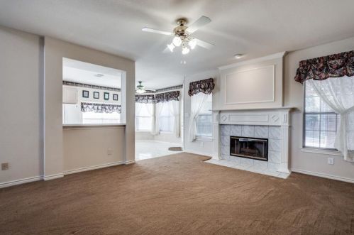 1113 Hunters Crk Dr, Carrollton TX 75007-1112 exterior