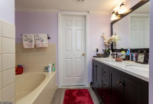 1 Quartz Ln, Paterson NJ  07501-3300 exterior