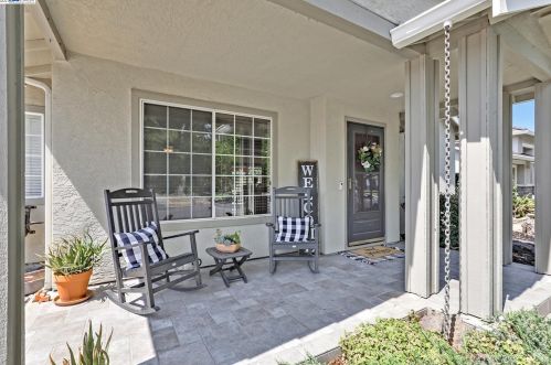 1384 Fairbrook Ct, Livermore, CA 94551-8922