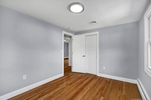 19 Mohawk Cir, Windsor CT  06095-2656 exterior