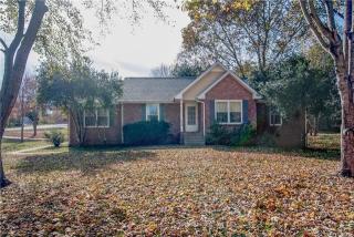 232 Brady Dr, Dickson, TN 37055-2914