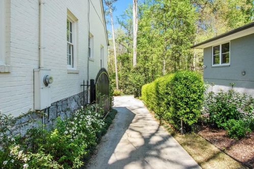 2654 Ellwood Dr, Atlanta GA  30305-3866 exterior