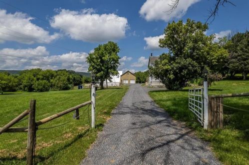 545 Abel Colony Rd, Wind Gap PA  18091-9506 exterior