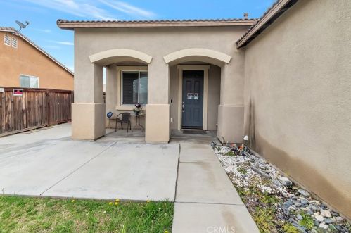 10621 Maple Ave, Bloomington, CA 92316-2616