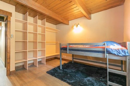 15062 Donnington Ln, Truckee CA  96161-1136 exterior