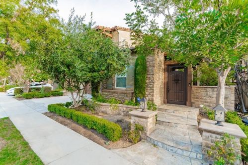 26 Breezes, Irvine, CA 92620-3444