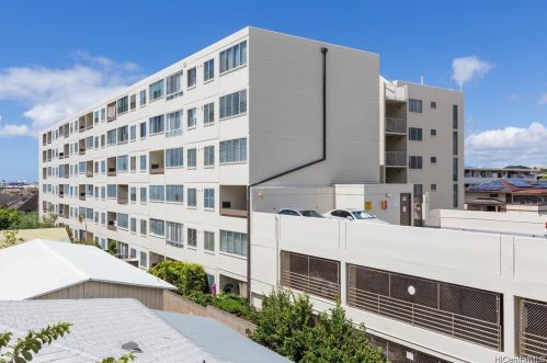 1555 Pohaku St, Honolulu HI  96817-2852 exterior