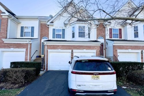 348 Winthrop Dr, Nutley, NJ 07110-3933