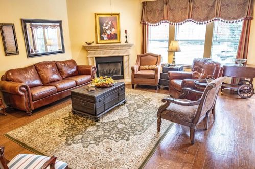 9836 Mullins Crossing Dr, Fort Worth, TX 76126-3057