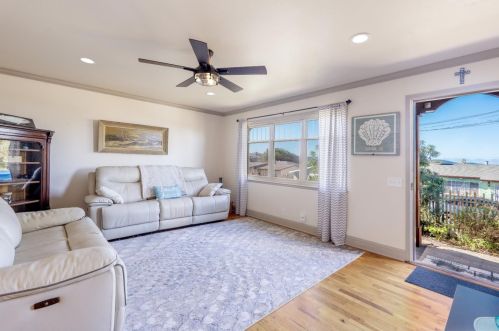 1466 Darwin St, Seaside CA  93955-5017 exterior