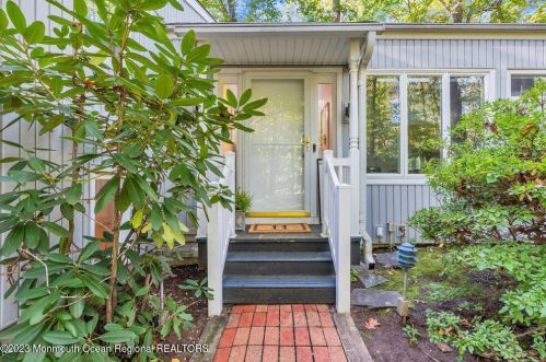 10 Lefferts Ct, Middletown NJ  07748-3031 exterior