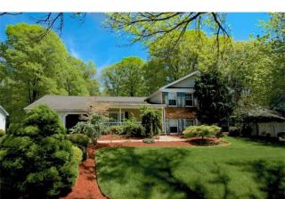 2 Sturbridge Dr, Piscataway, NJ 08854-5137