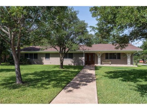 2415 Morris Ln, Bryan, TX 77802-2328
