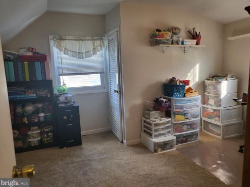 37 Longwood Dr, Trenton NJ 08620-2415 exterior