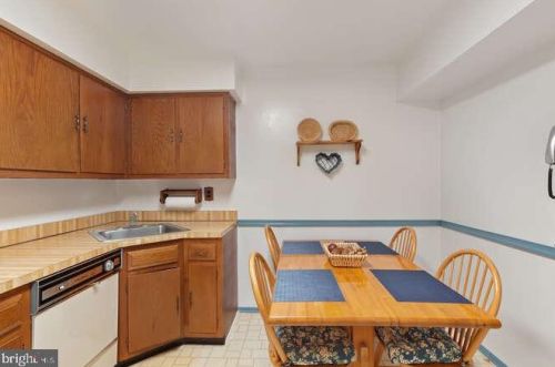 814 Silver Ct, Trenton NJ 08690-3531 exterior