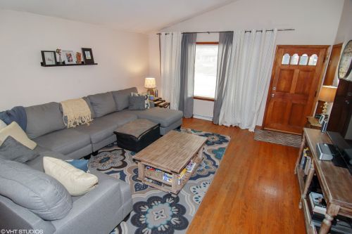 652 Lorraine Ave, Elmhurst, IL 60126-1873