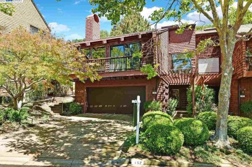 152 Ravenhill Rd, Orinda, CA 94563-2702