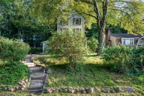 155 Hamburg Tpke, Kinnelon, NJ 07405-1529