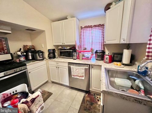 86 Reed Ave, Trenton, NJ 08610-6306