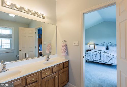 673 Royal Vw Dr, Lancaster PA  17601-2873 exterior