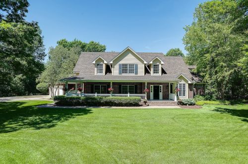 5 Hillcrest Dr, Saint Paul MN  55110-6101 exterior