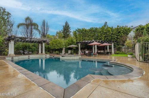909 Westbluff Pl, Simi Valley, CA 93065-4021