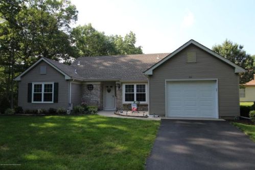 531 Petunia Ln, Lakehurst, NJ 08759-4319