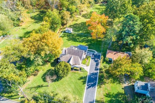 61 Freedom Ave, Piscataway, NJ 08854-5415