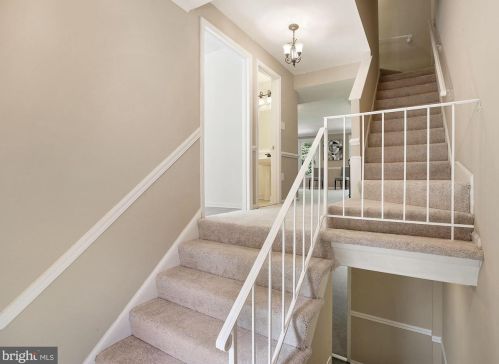 8016 Carbondale Way, Springfield, VA 22153-2967