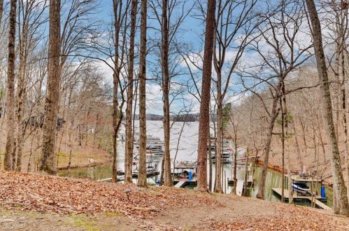 3655 Lodgehaven Cir, Gainesville, GA 30506-4112