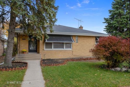 8207 Hamlin Ave, Skokie IL  60076-3310 exterior